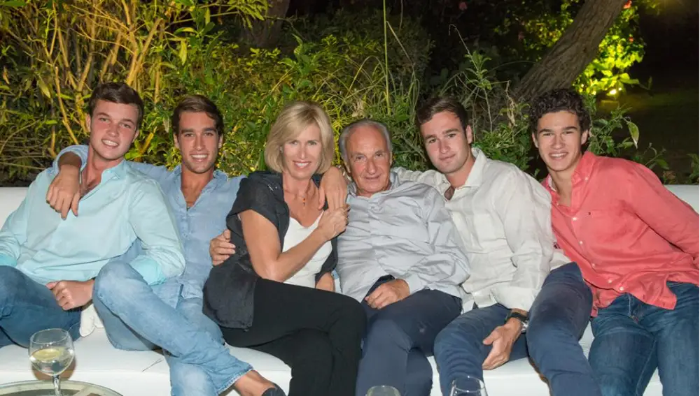 Alicia y Ricardo con sus hijos Alejandro, Felipe, Ricardo y Nicolás