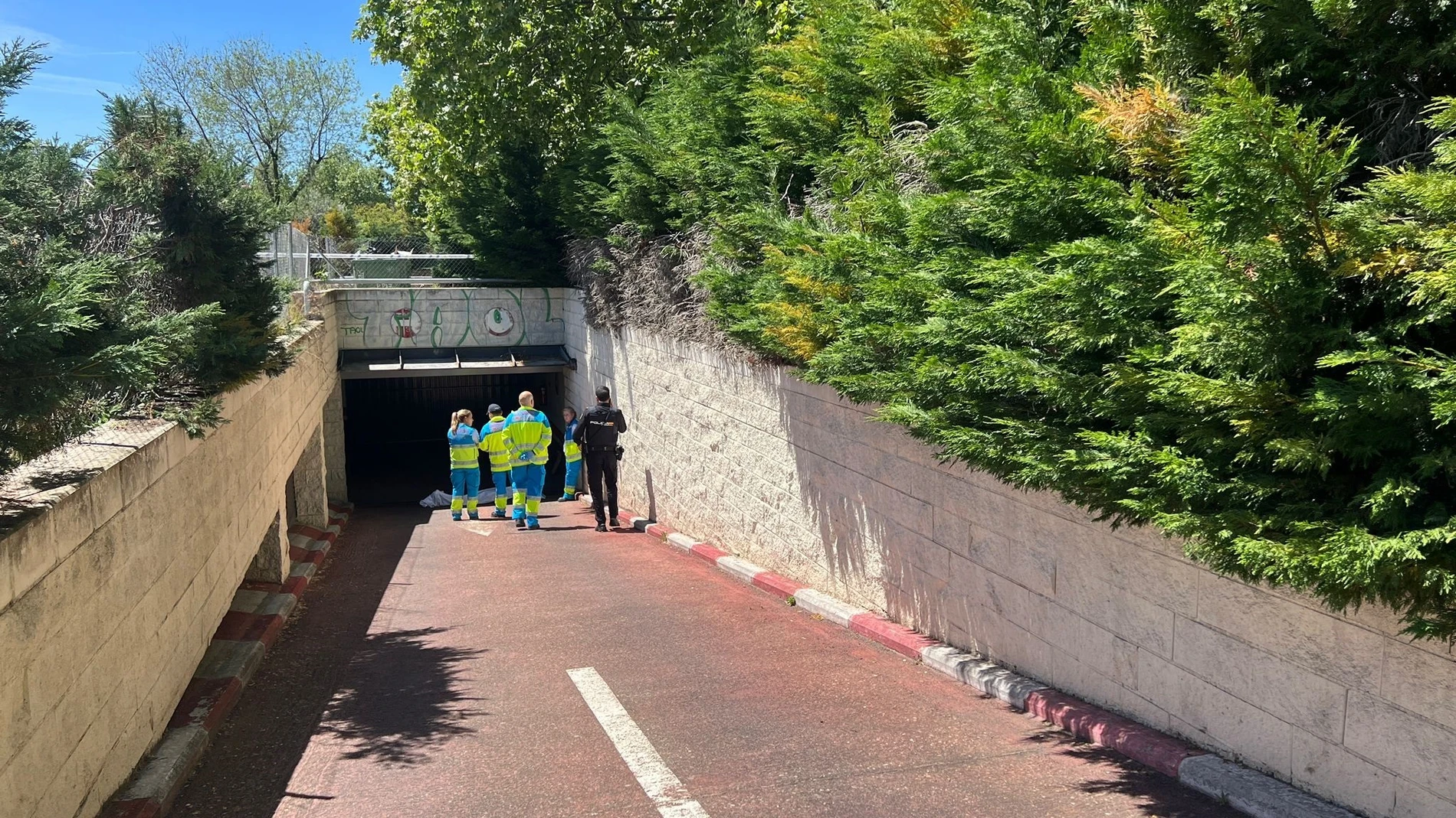 MADRID.-Sucesos.- Muere un hombre de unos 75 años aplastado por la puerta corredera de un garaje en Alcorcón