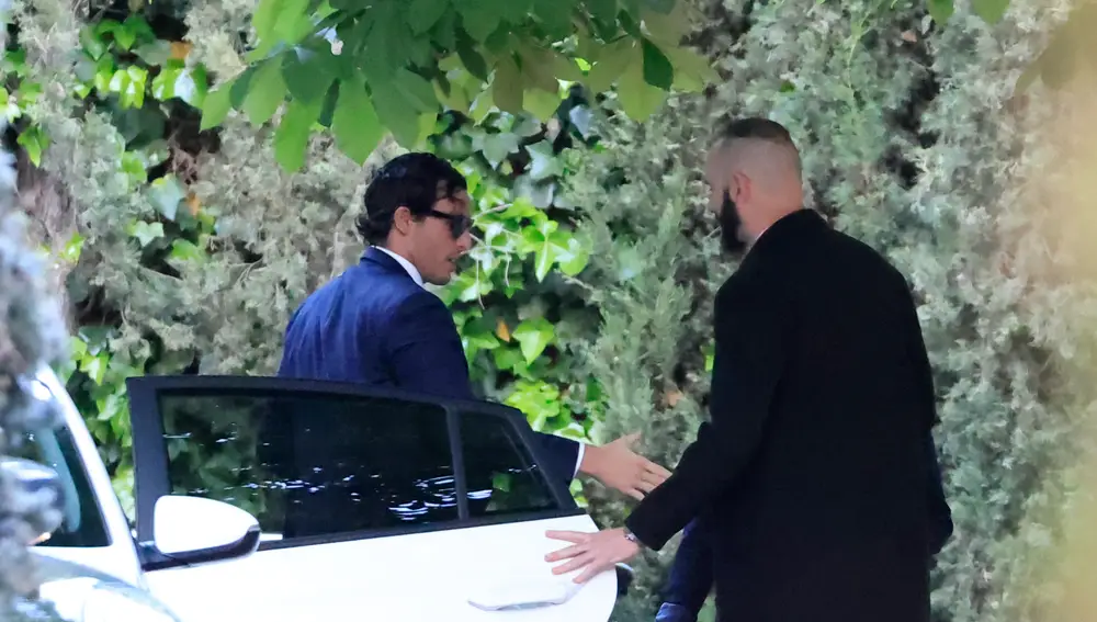 Íñigo Onieva llegando a casa de Isabel Preysler para la pedida de mano