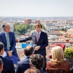 El alcalde, esta mañana, en el Club Financiero Génova