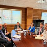 La consejera González Corral durante el encuentro con representantes de Cylog