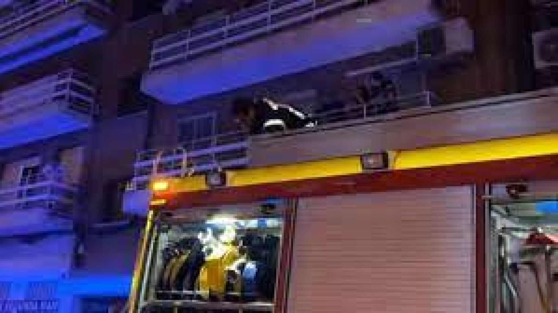 Herida grave una mujer en el incendio de su casa en Puente de Vallecas