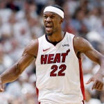 Jimmy Butler anotó 56 puntos en la victoria de los Heat en el cuarto partido ante los Bucks