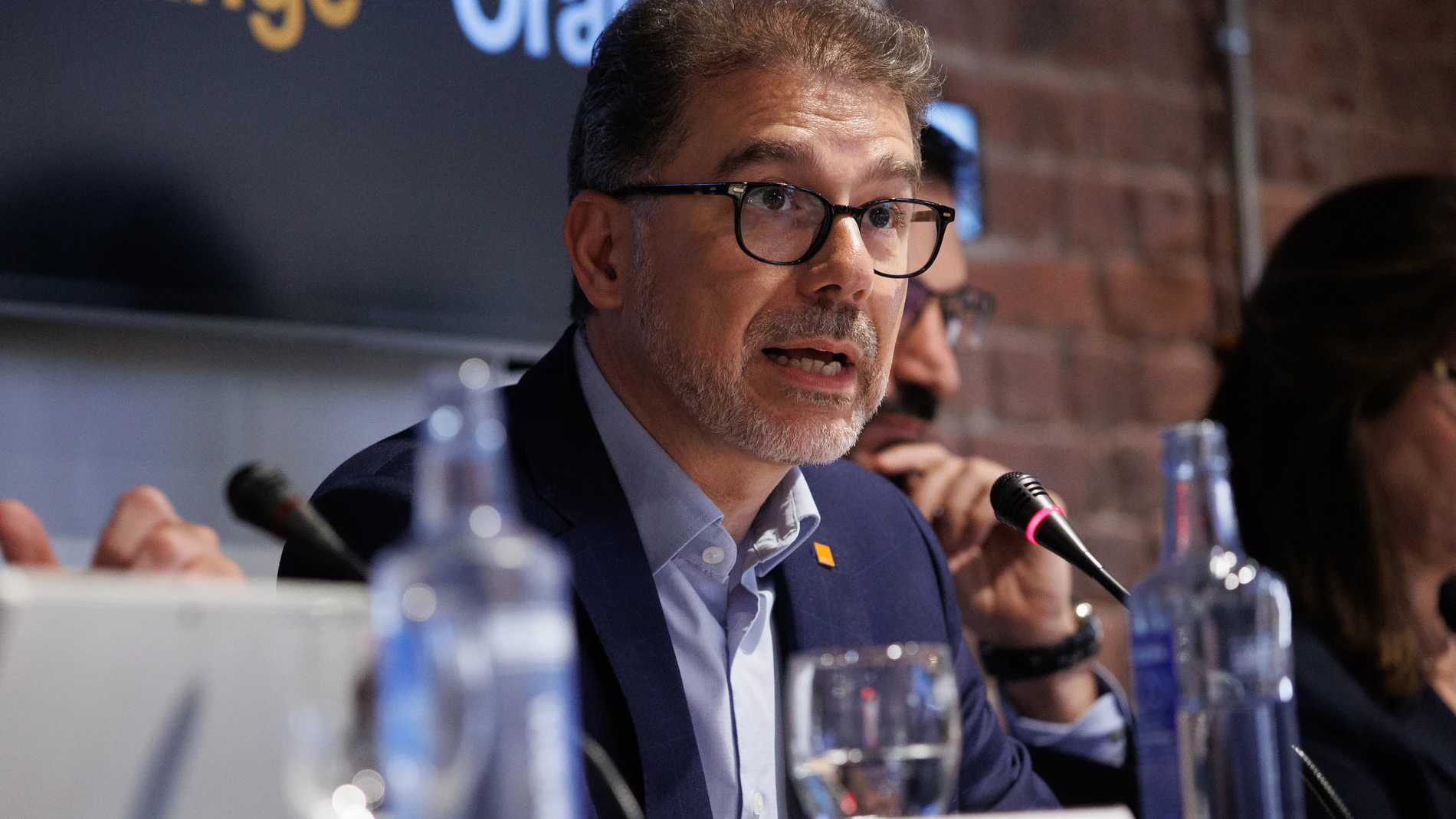 El consejero delegado de Orange España, Ludovic Pech, interviene durante la presentación de los resultados del primer trimestre de Orange España, a 26 de abril de 2023, en Madrid (España). Orange España ha facturado 1.164 millones de euros hasta marzo, lo que supone un incremento de los ingresos del 2,8% respecto al mismo periodo del año anterior. La compañía ha crecido en el negocio minorista un 1,2% hasta los 794 millones de euros, mientras que la venta de equipos y dispositivos electrónicos se han disparado un 18% hasta los 177 millones de euros. 26 ABRIL 2023;MADRID;ORANGE ESPAÑA: FACTURACIÓN Alejandro Martínez Vélez / Europa Press 26/04/2023