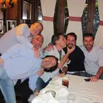 Guillermo Valadés, junto a sus compañeros