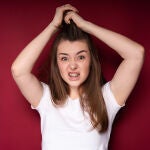 El hábito que mantienes a diario y que destruye tu cerebro sin que te des cuenta