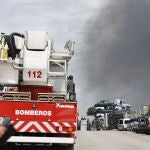 Los bomberos sofocan el incendio