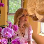 Carmen Lomana y el vestido más lady de cuadros.
