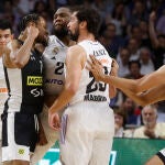 Punter amenaza a Llull con el puño después de la dura falta del madridista