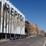 Economía.-Repsol zanja su batalla legal con Sinopec tomando el 100% de la sociedad conjunta que tienen en Reino Unido