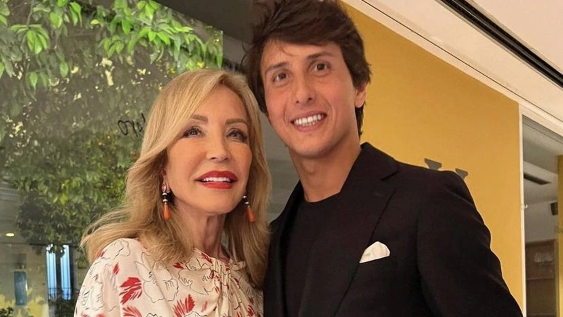 Carmen Lomana con Roca Rey