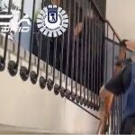 Dos detenidos y un punto de venta cerrado en la desarticulación de un 'narcopiso' en Lavapiés