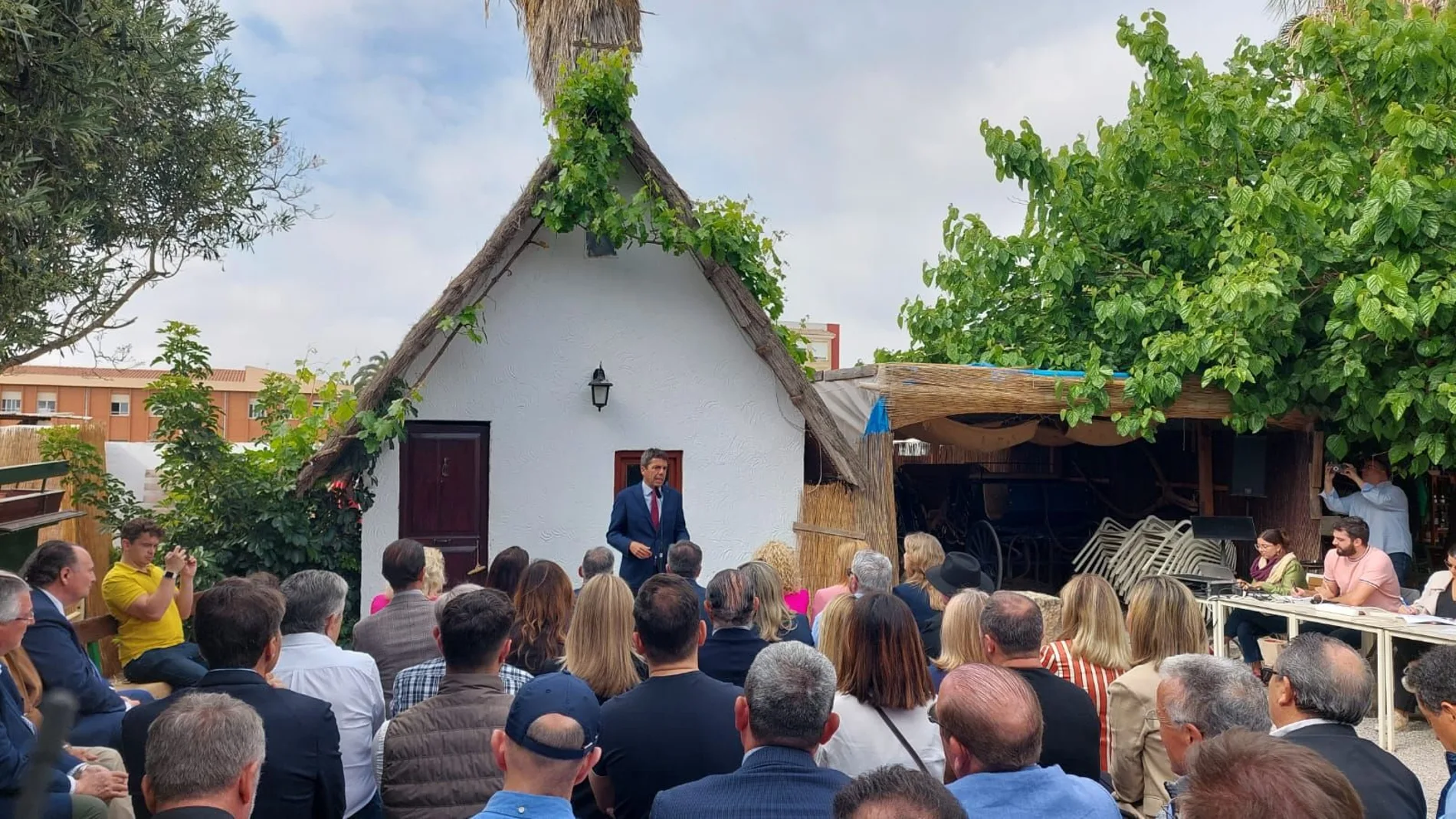 El candidato del PP a la Generalitat valenciana, Carlos Mazón, ha presentado el programa en el restaurante de Toni Montoliu de Meliana