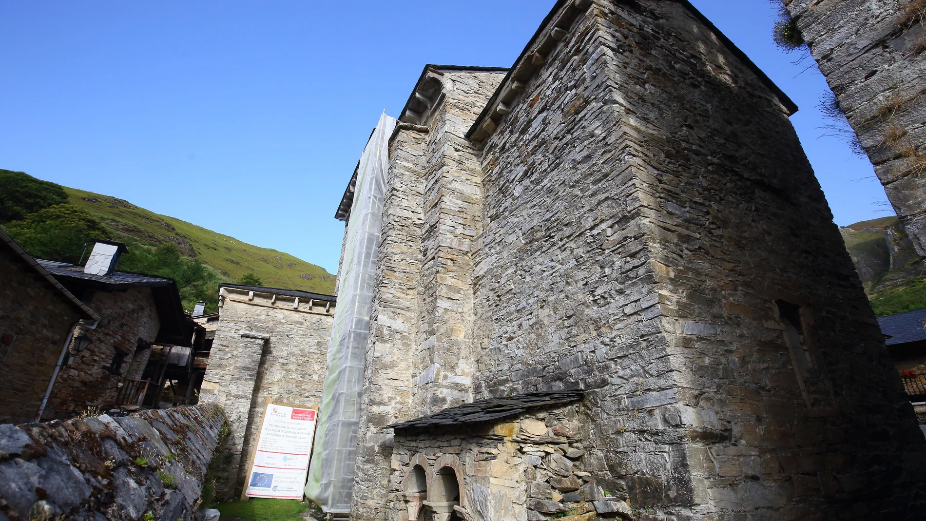 Iglesia de Santiago de Peñalba (León)