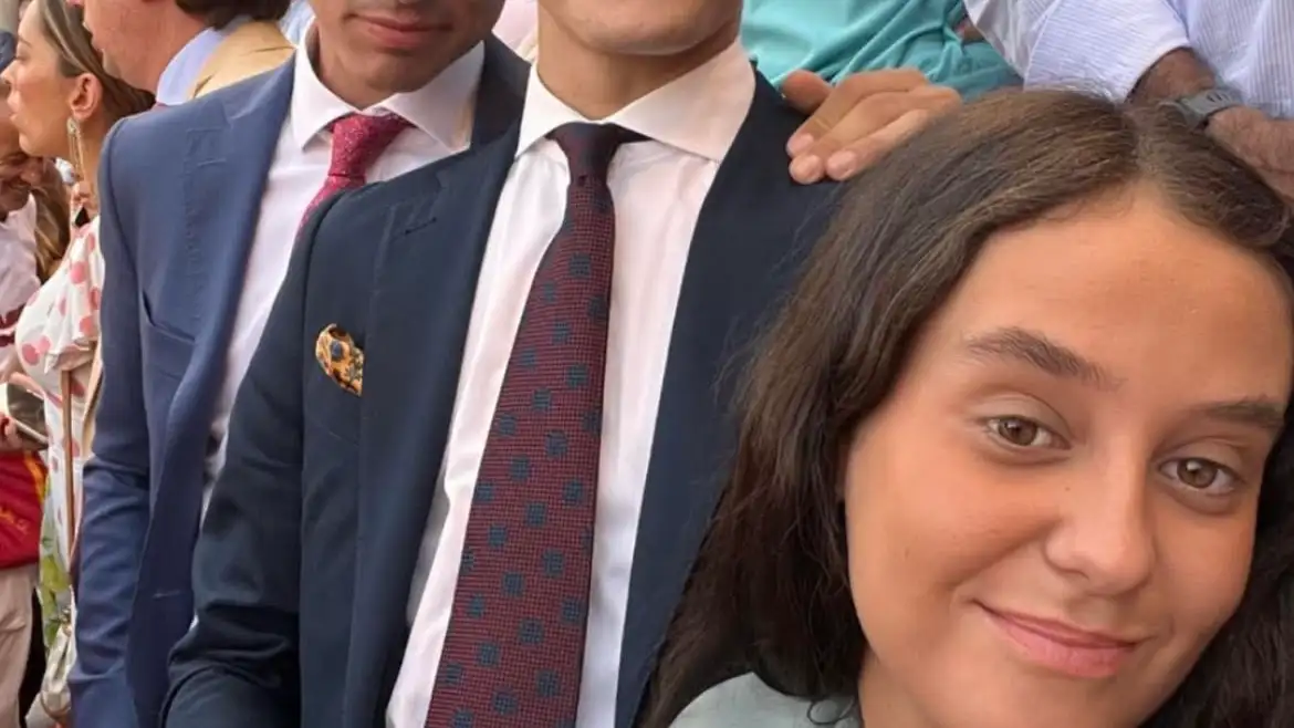 Victoria Federica muy bien acompañada disfrutando de una tarde de toros.