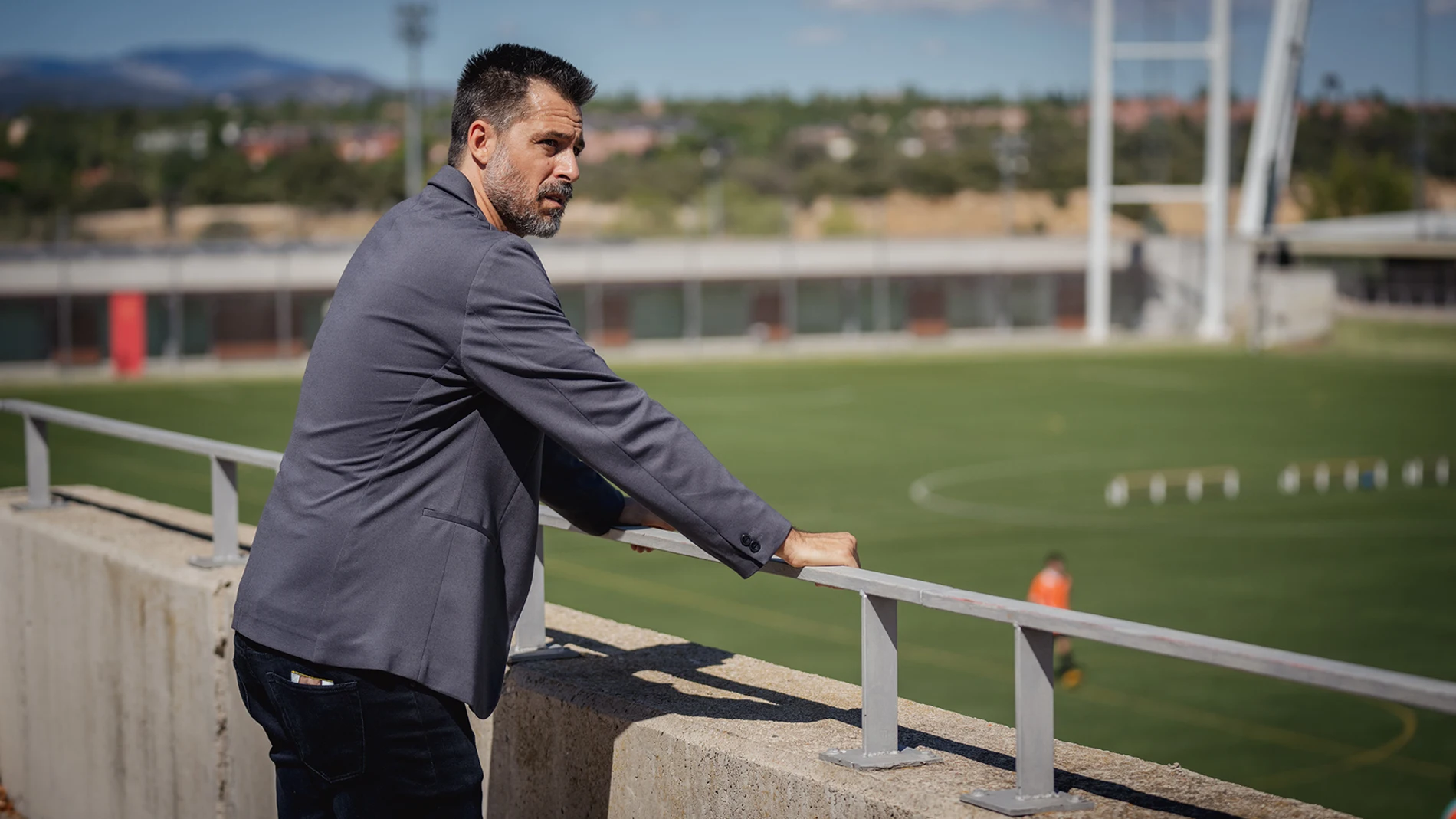 En «Pollos sin cabeza» (HBOMax), Hugo Silva se pone en la piel de un futbolista que se tuvo que retirar de forma prematura