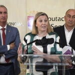 La consejera de Familia e Igualdad de Oportunidades, Isabel Blanco, junto a Miguel Ángel de Vicente y José Mazarías
