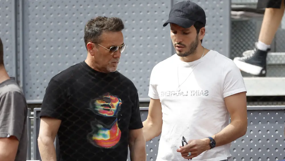 Sebastián Yatra y el padre de Aitana en el Mutua Madrid Open