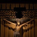 Restauran el Cristo de Lepanto de la Catedral de Barcelona y descubren su policrom&iacute;a del XIX