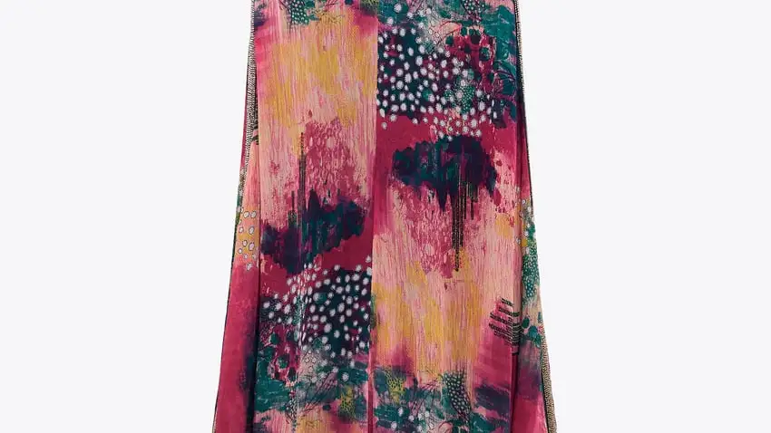 Falda midi estampada.
