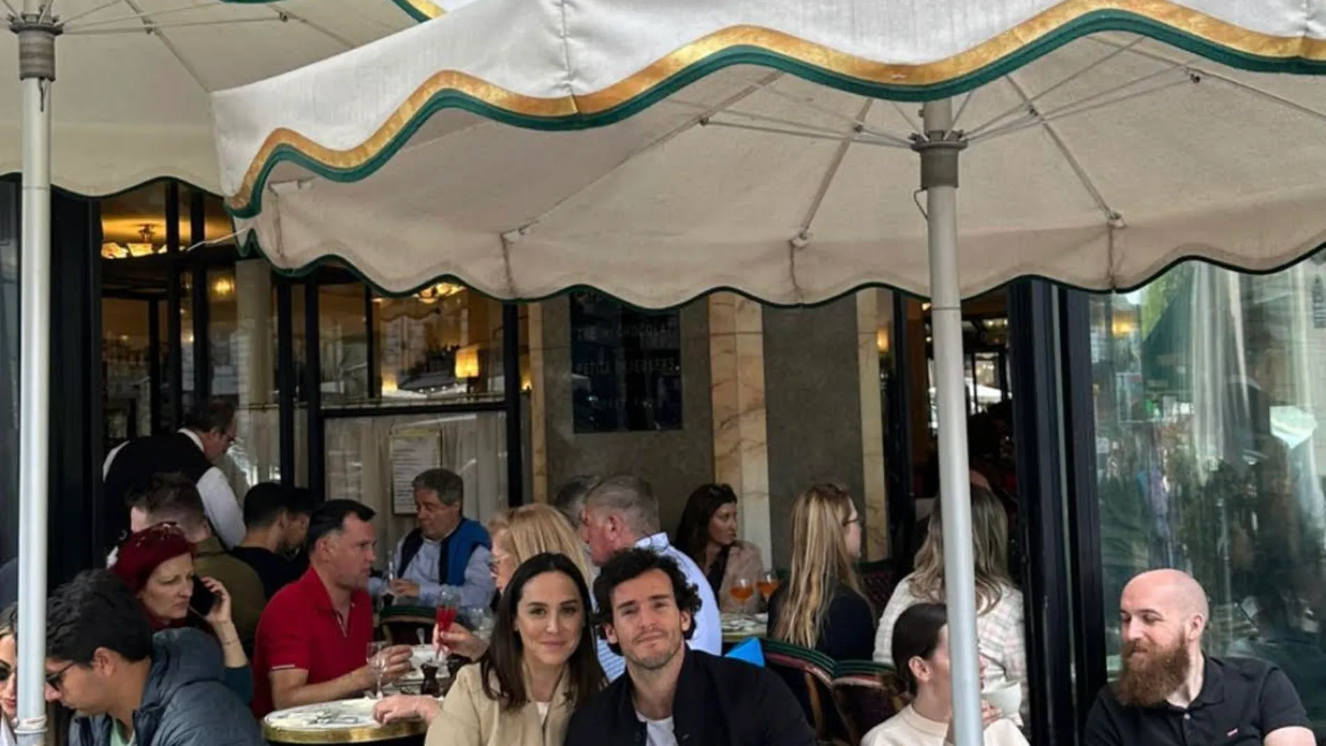 Tamara Falcó disfrutando de París junto a Íñigo Onieva.