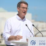 Alberto Núñez Feijóo participa en el acto de presentación de la candidatura del PP a la Alcaldía de Cádiz