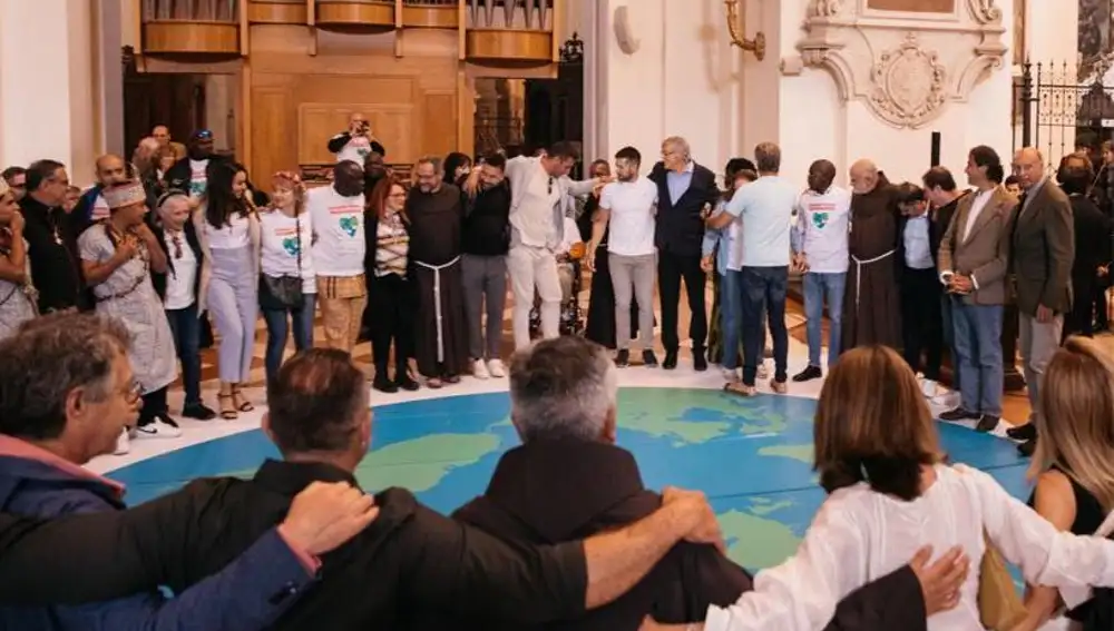 "El abrazo" Un evento organizado después de recibir el premio
