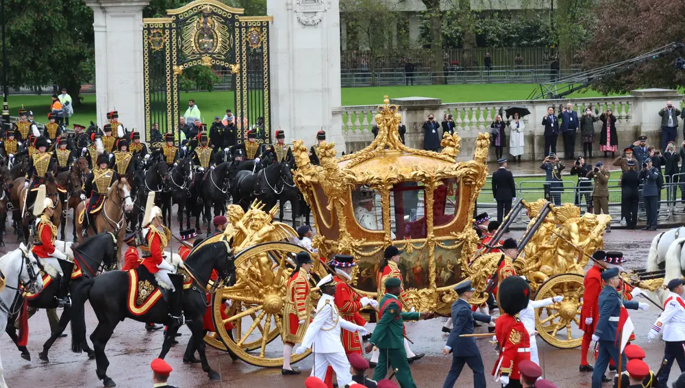 Los británicos de volcaron en la coronación de Carlos III y Camilla