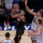 Devin Booker fue una pesadilla para la defensa de los Nuggets