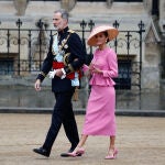 Los reyes Felipe VI y Letizia en la coronación de Carlos III