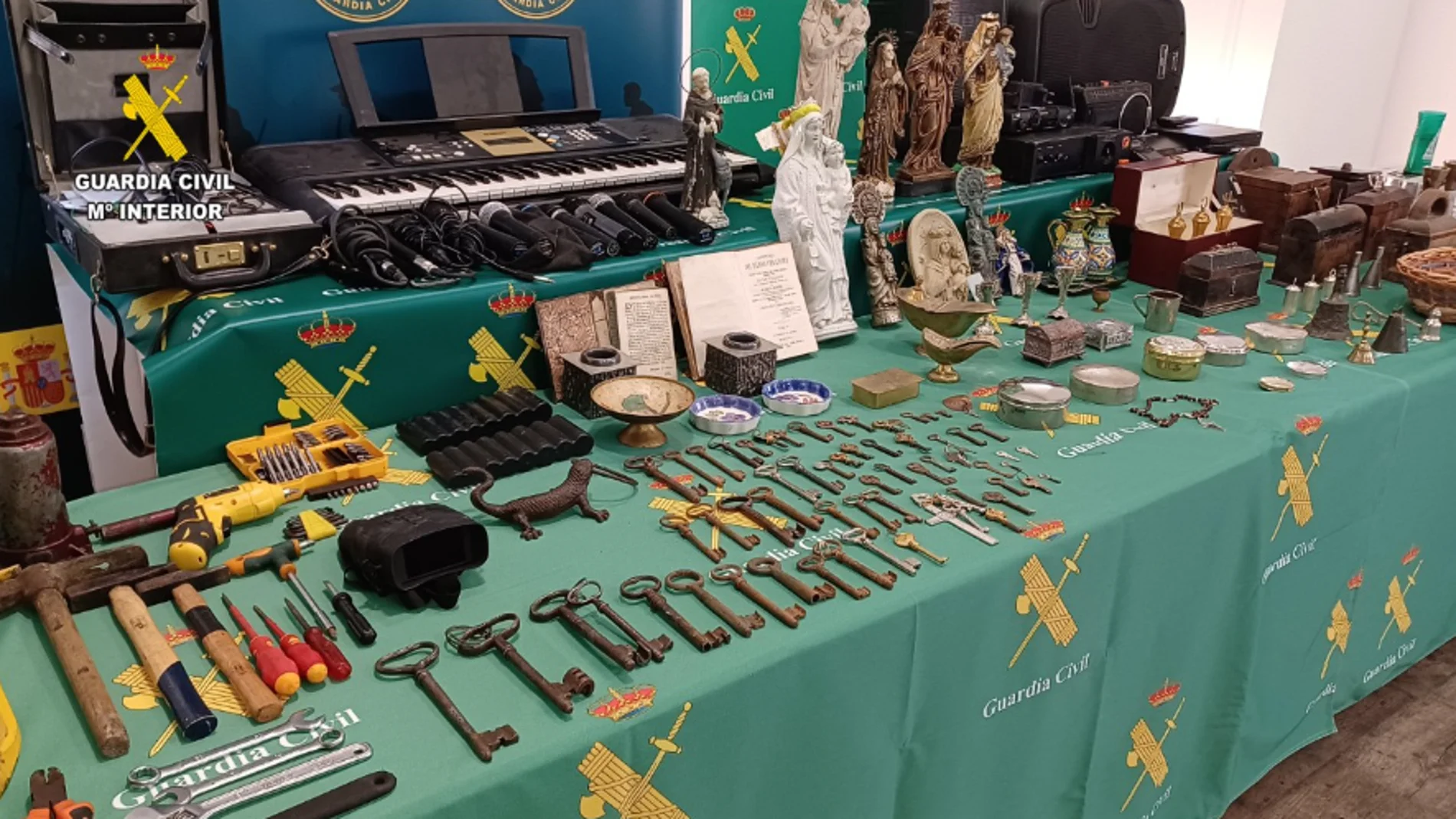 Algunos de los objetos recuperados por la Guardia Civil