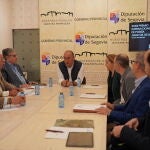 El presidente de la Diputación de Segovia, Miguel Ángel de Vicente, se reúne con el prejurado del Premio Gil de Biedma