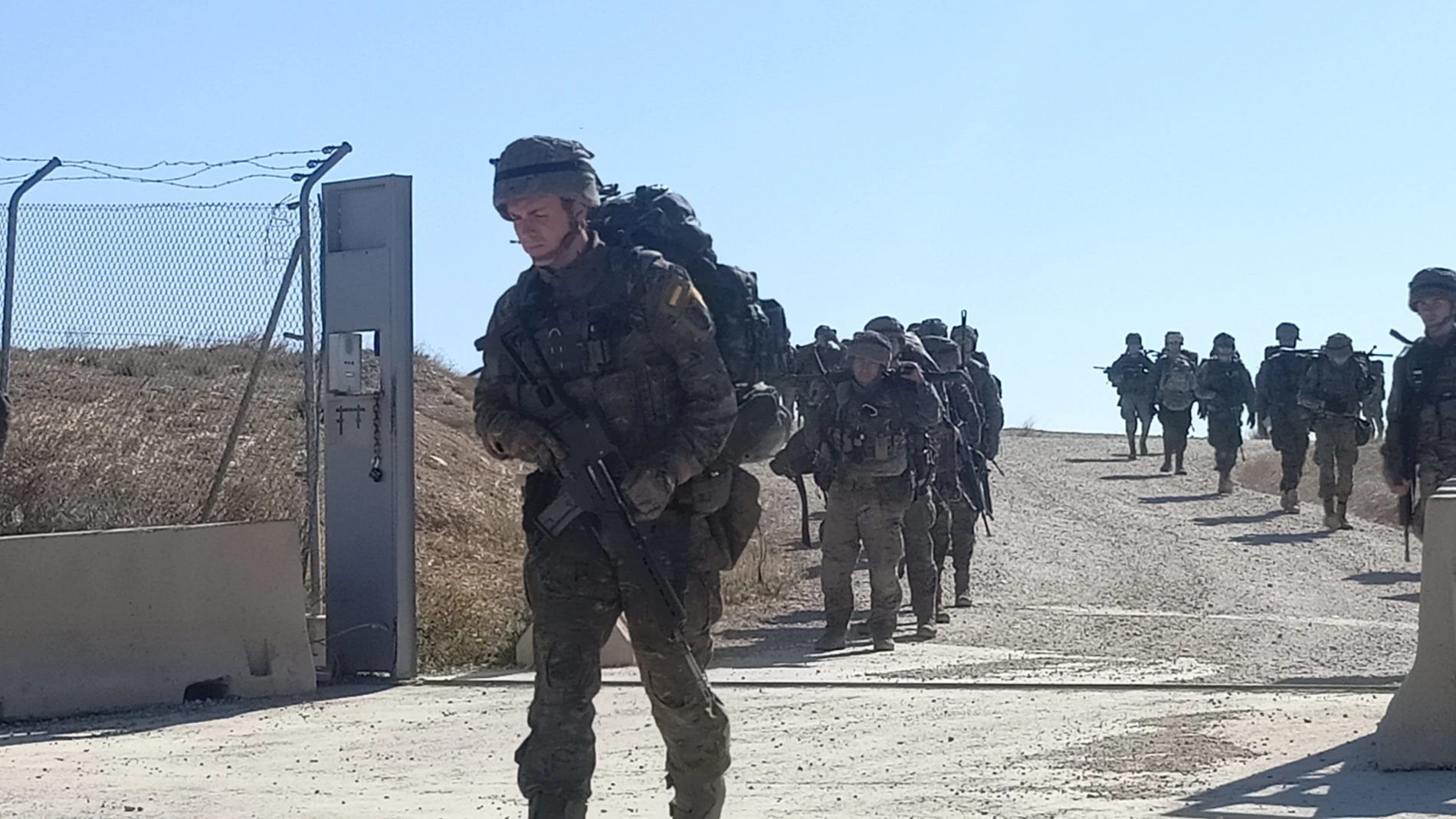 Los paracaidistas regresan tras abortarse el salto en Zaragoza