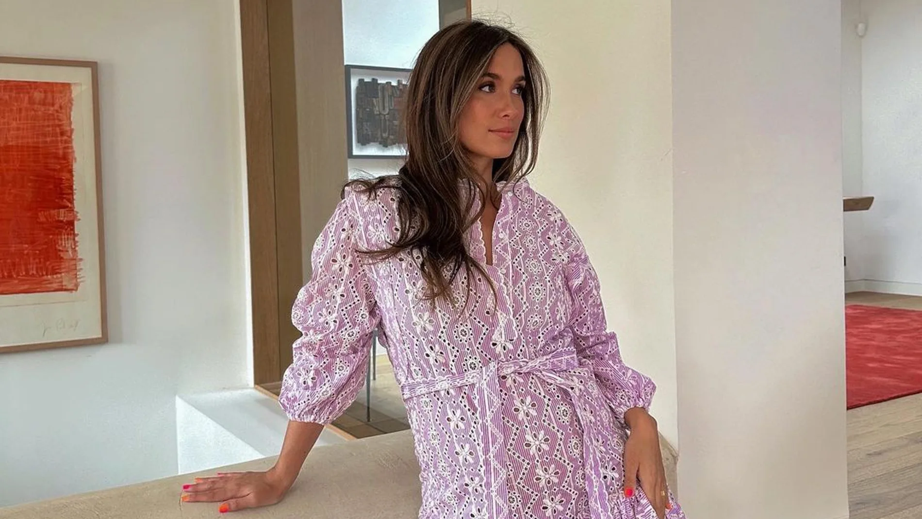 Maria Pombo con el vestido de la primavera rebajado.
