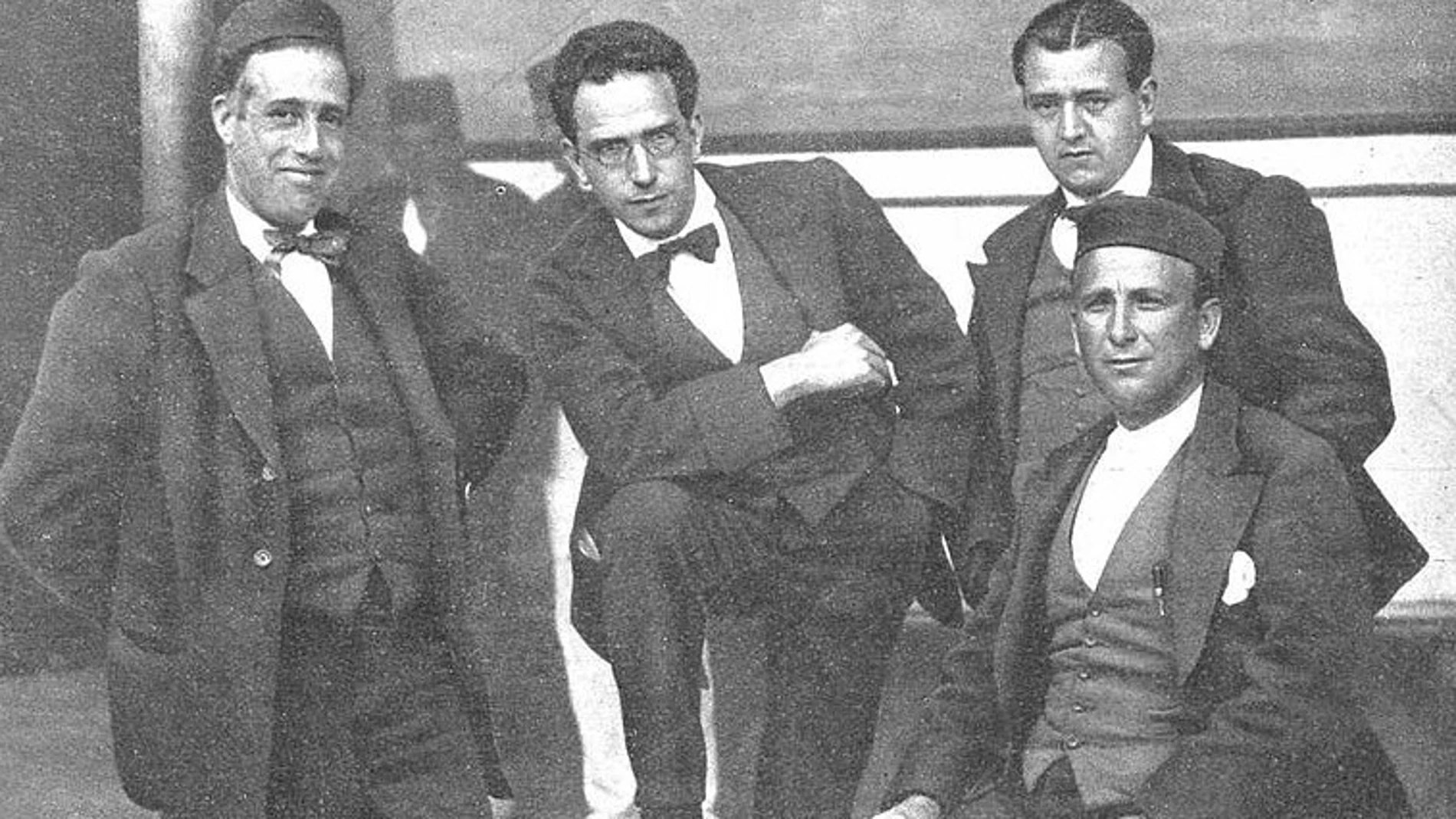 De izda. a dcha., Besteiro, Daniel Anguiano, Andrés Saborit y Largo Caballero en el penal de Cartagena / Julián Besteiro, una traición para acabar con la Guerra Civil