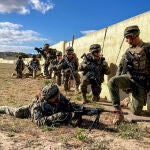 Militares españoles durante el ejercicio «Swift Response» en el campo de maniobras «San Gregorio» de Zaragoza
