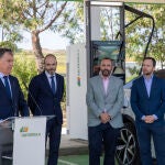 El alcalde de Salamanca, Carlos García Carbayo; el presidente de Cetramesa, Pedro Díaz Mesonero; el director de Smart Mobility de Porsche, Benjamin Bartsch, y el director de Smart Mobility de Iberdrola, Jorge Muñoz Riesco, inauguran la nueva infraestructura