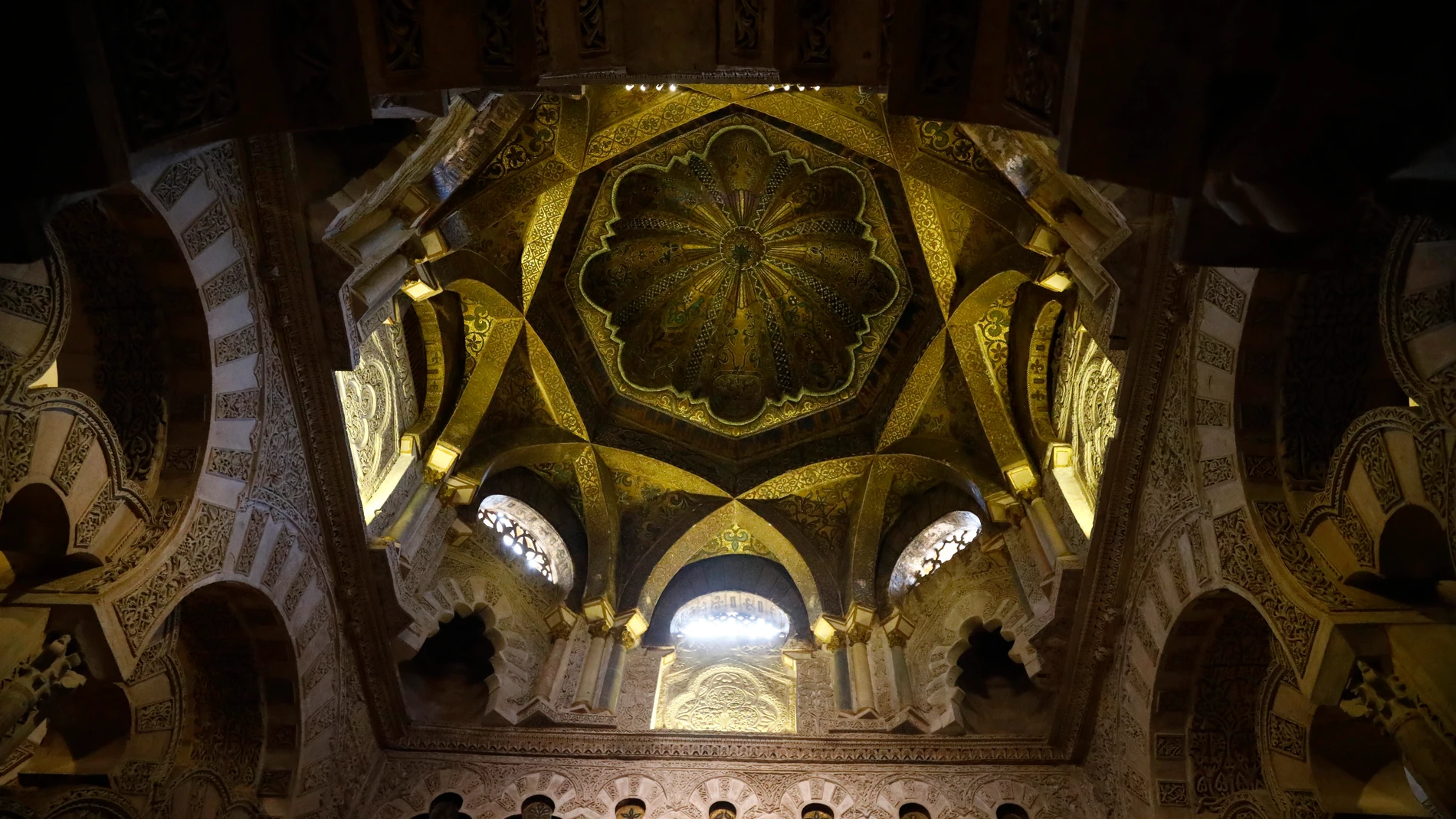 GRAFAND1579. CÓRDOBA, 11/05/2023.-Interior de las cúpulas de la macsura de la Mezquita - Catedral de Córdoba que afrontará en los próximos meses la restauración que se prolongará durante tres años y que contará con una inversión superior a los 3,7 millones de euros. EFE/Salas
