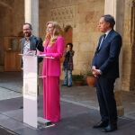 La viceconsejera de Acción Cultural, Mar Sancho; el alcalde de Salamanca, Carlos García Carbayo; y Rodrigo Tamariz presentan FACYL 2023