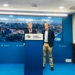 El candidato del Partido Popular a la Alcaldía de Murcia, José Ballesta, y el exministro Íñigo de la Serna