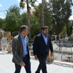 El presidente del PP, Fernando López Miras, junto al candidato a la Alcaldía de Lorca, Fulgencio Gil 
