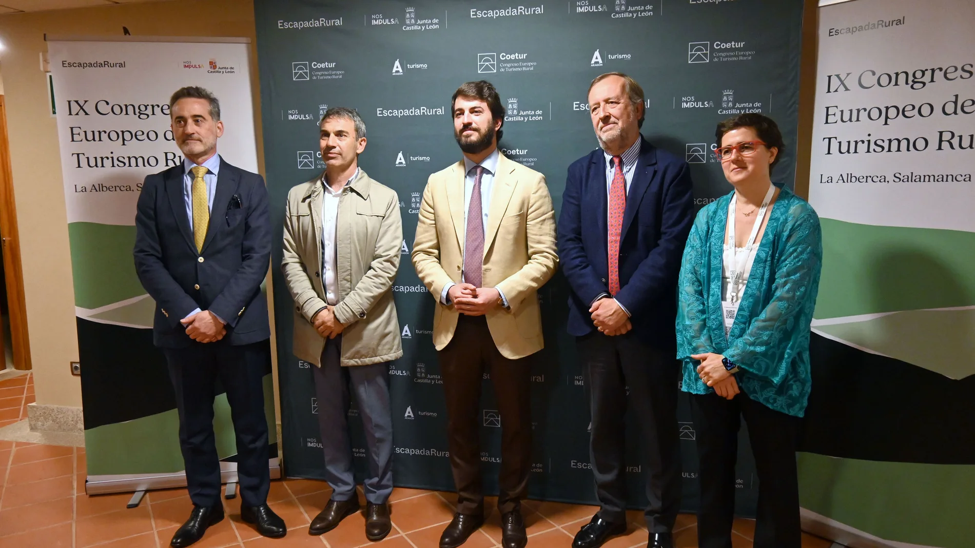 García-Gallardo junto a Ángel González y el alcalde de La Alberca, Miguel Ángel Luengo, entre otros