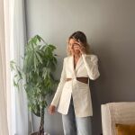 Anna Padilla con blazer de Mango.