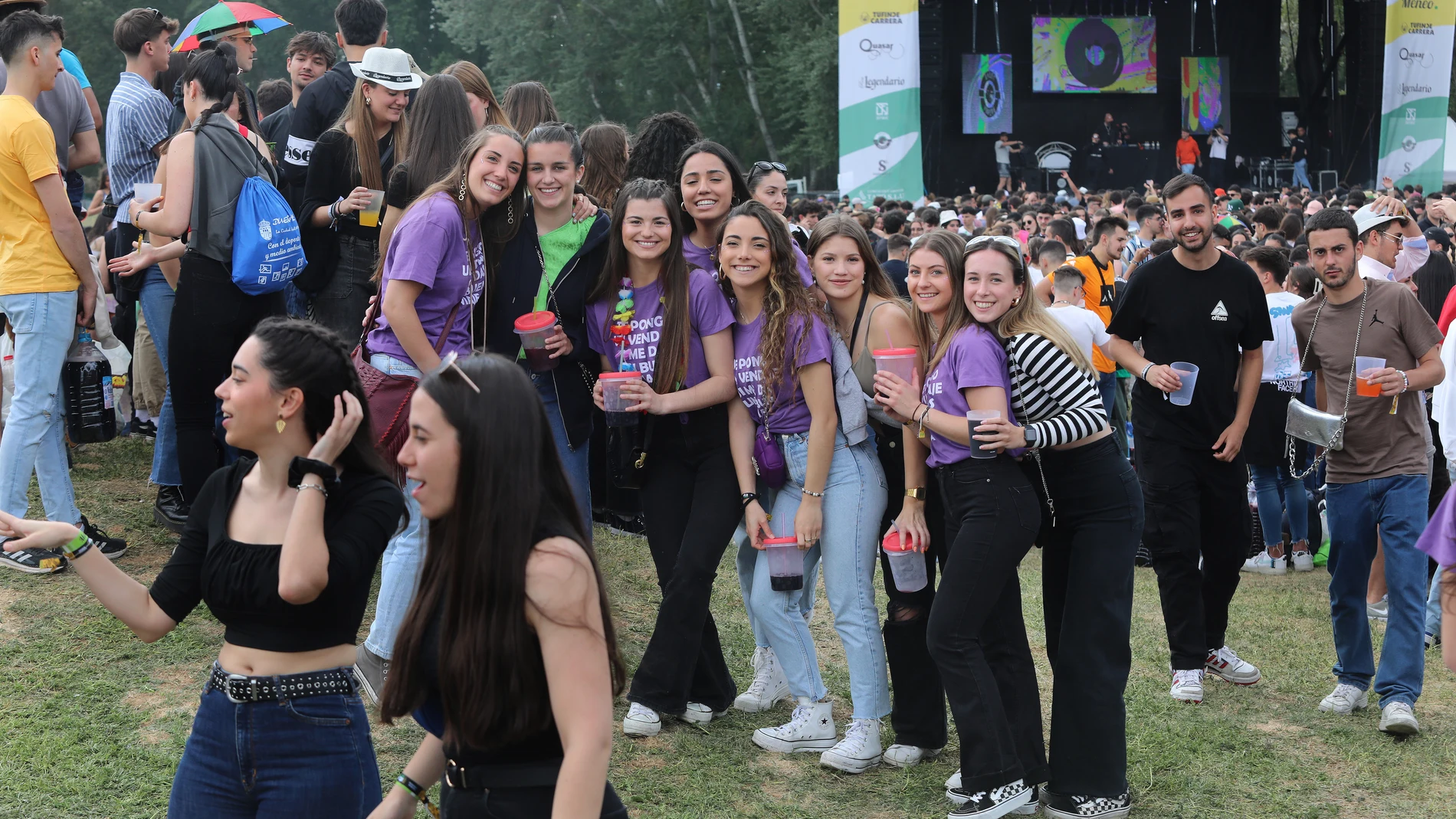 Miles de jóvenes de toda la Comunidad y de otros lugares de España en la fiesta universitaria de la ITA, que se celebra en el Parque Ribera Sur de Palencia
