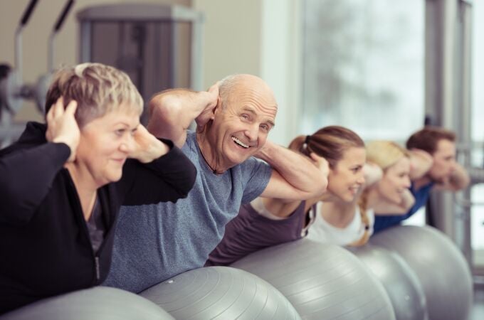Harvard revela la actividad más eficaz para mantenerse en forma para mayores de 55 años: no es ni caminar ni correr