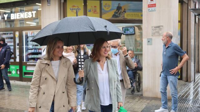 María José Catalá hoy durante su visita al barrio de Monteolivete