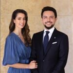 El príncipe Hussein, hijo de los reyes Abdalá II y Rania de Jordania, se ha comprometido con Rajwa al-Saif