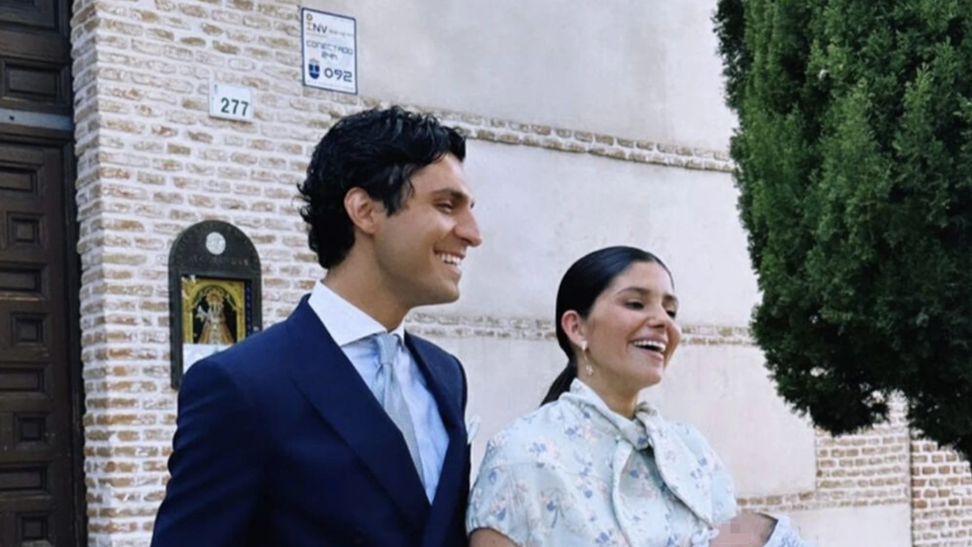 María García de Jaime y Tomás Páramo en el bautizo de Fede
