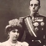 El rey Alfonso XIII y su esposa, la reina VIctoria Eugenia de Battenberg, el día de su boda en 1906.