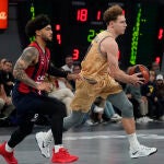 Howard persigue a Jokubaitis